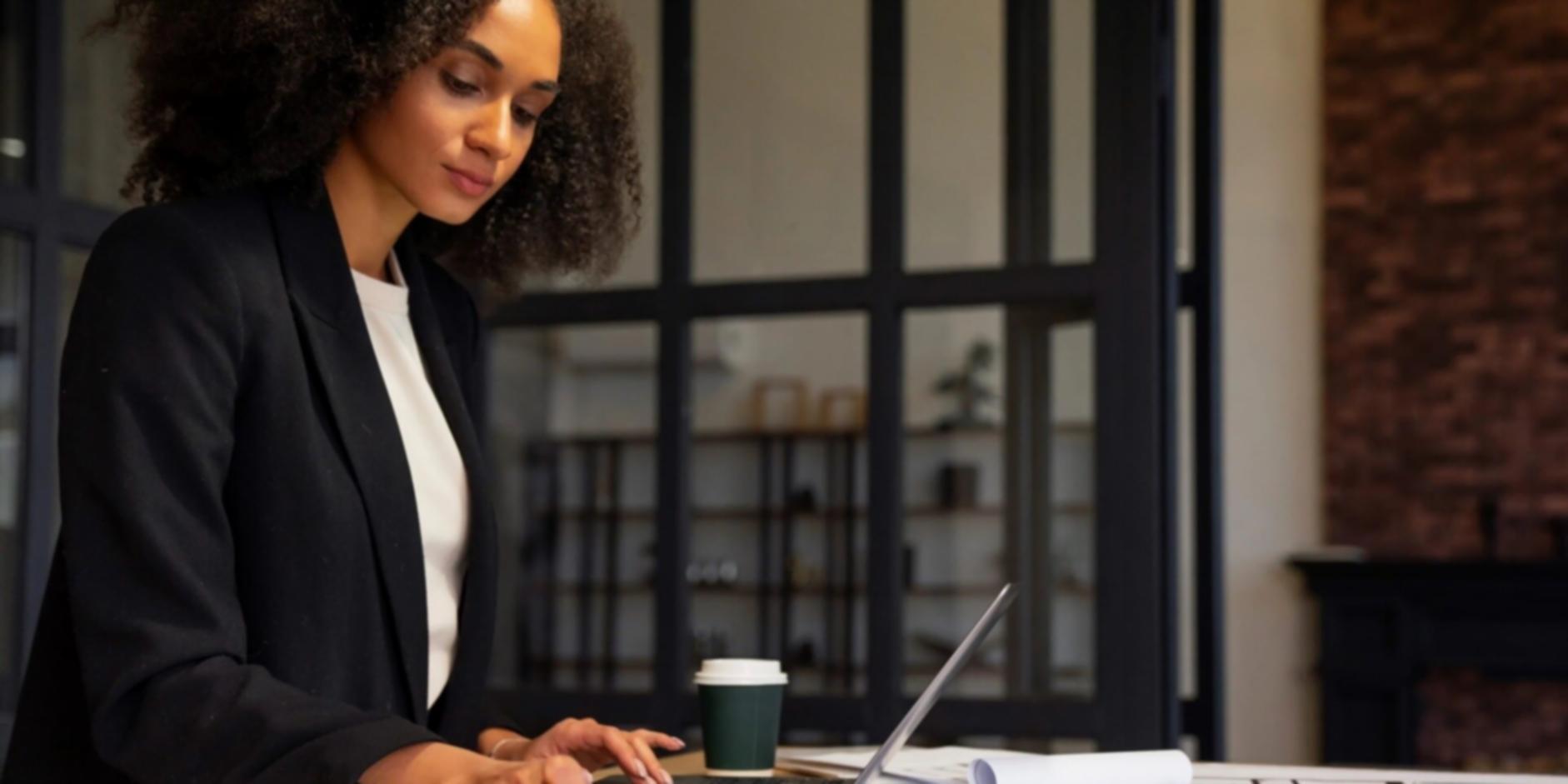 Sesión de webinar sobre planificación financiera con expertos